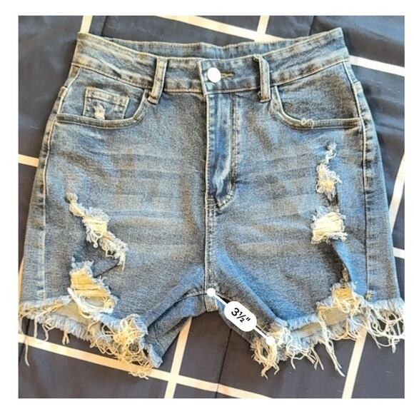 NWOT Women's Size Medium Ultra Distressed Medium Wash High Rise Jean Shorts - Picture 5 of 6